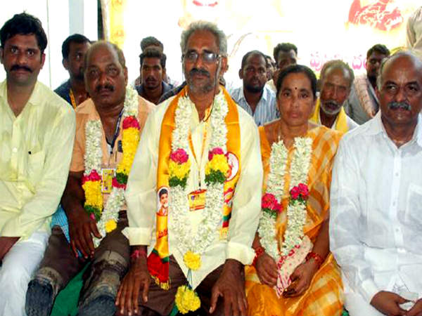 అసమ్మతి...ఆమరణ నిరాహార దీక్ష