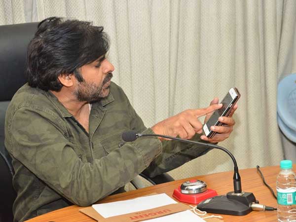 అజ్ఞాతవాసి ఎవరు తెలుసా?