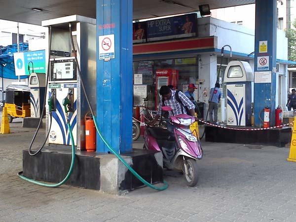 Petrol, diesel price on 19th April 2018: Check out rates here city-wise Petrol, diesel price on 19th April 2018: Check out rates here city-wise