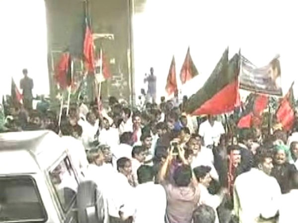 ప్రతిపక్షాలు ఏకం