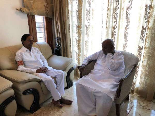 Congress fired at KCR for meeting with Deve Gowda to forge alliance against BJP Congress fired at KCR for meeting with Deve Gowda to forge alliance against BJP