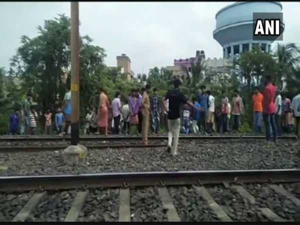 One injured in explosion at Kolkatas Dum Dum cantonment railway line One injured in explosion at Kolkatas Dum Dum cantonment railway line