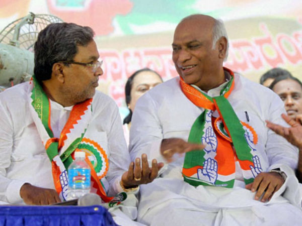Karnataka CM Siddaramaiah dozing off during a rally in Kalaburagi Karnataka CM Siddaramaiah dozing off during a rally in Kalaburagi
