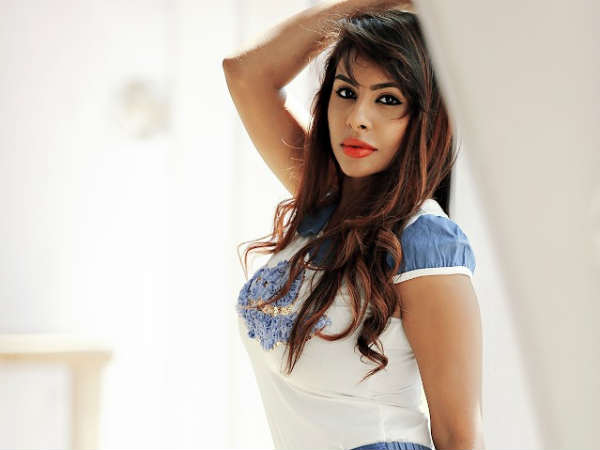 A Common Man Express his doubts on Sri Reddy life style A Common Man Express his doubts on Sri Reddy life style