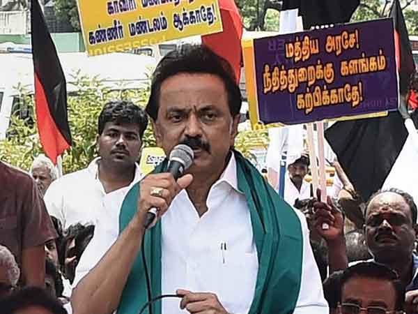విద్యార్థులు రెచ్చిపోతే !