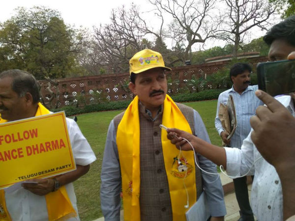 కేంద్రం ముందుకు రావడం లేదు