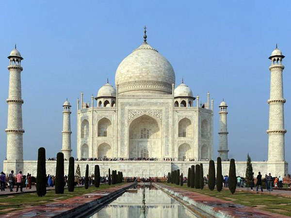 Storm Brings Down Minaret, Domes at Taj Mahal Complex; 15 Killed in Braj Storm Brings Down Minaret, Domes at Taj Mahal Complex; 15 Killed in Braj