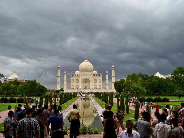 Wakf board’s Taj Mahal claim draws SC retort Wakf board’s Taj Mahal claim draws SC retort