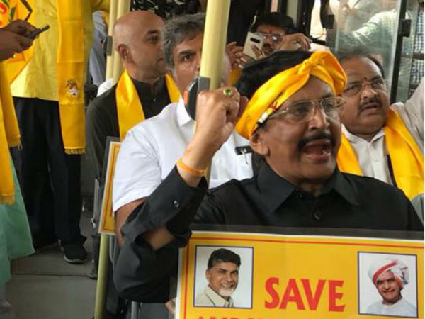 మా గొంతు నొక్కుతారా.. మురళీ మోహన్