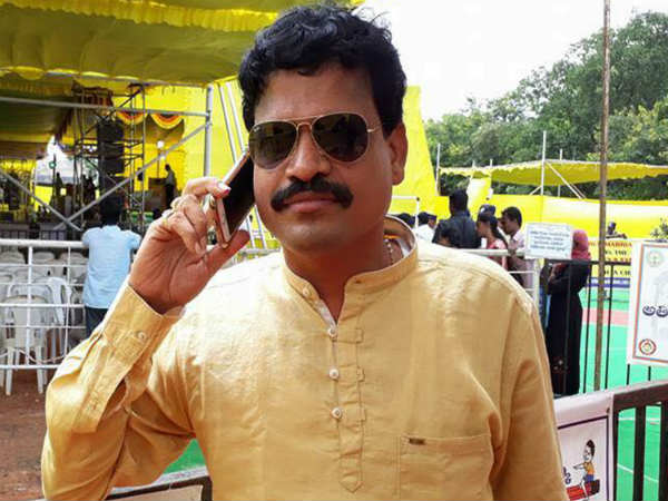 డాక్టర్ బండారం బట్టబయలు...పరారు