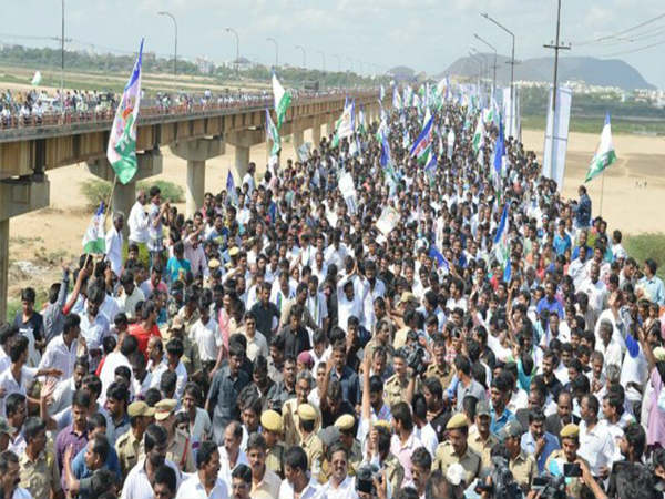 Finally Yalamanchali Ravi Joined in YCP Finally Yalamanchali Ravi Joined in YCP