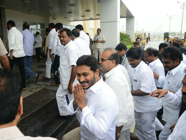 వైసీపీ పోటీయే కాదు