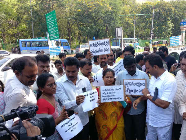 దాడి చేయించి ఖండించడం చంద్రబాబుకు అలవాటు