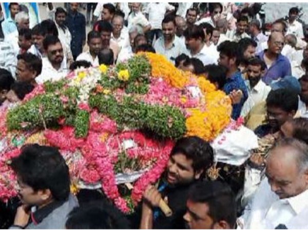 మనోధైర్యం ఇవ్వాలని..