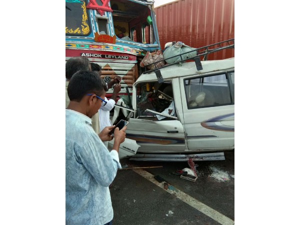 Road accident at Pragnapur: 10 killed Road accident at Pragnapur: 10 killed