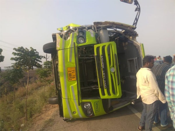 Road accident at Pragnapur: 10 killed Road accident at Pragnapur: 10 killed