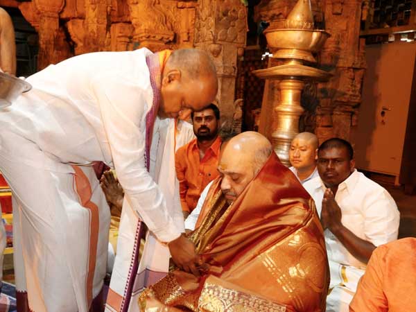 టీడీపీ వారు ఉంటే సస్పెండ్ చేయండి