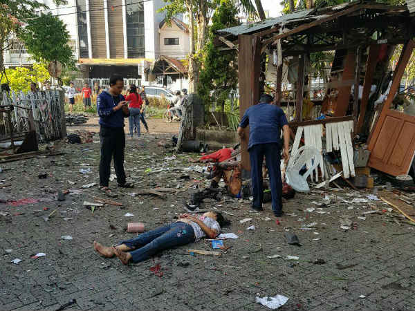 At least 10 killed in 3 church bombings in Indonesia At least 10 killed in 3 church bombings in Indonesia