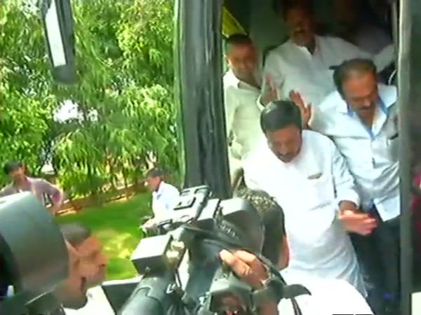 12ఎమ్మెల్యేల మద్దతంటూ..