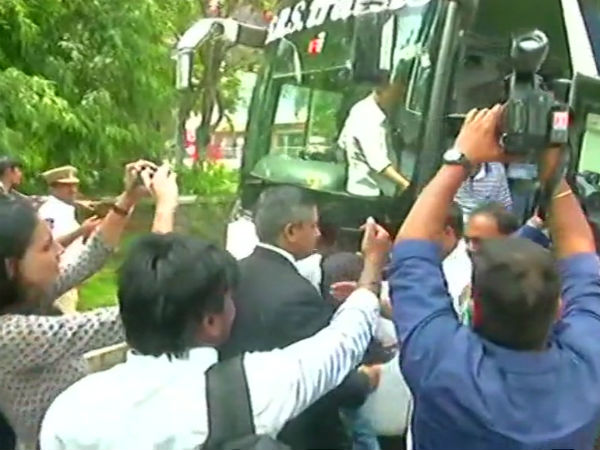 బెంగళూరు సేఫ్ కాదని..