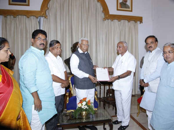 ఎన్నికల సమయంలో తిట్టుకొని, ఇప్పుడు కలిశారు