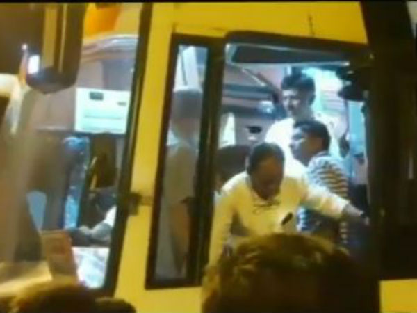 Congress, JDS MLAs troop out from Bengaluru to Hyderabad in a bus to stop horse trading Congress, JDS MLAs troop out from Bengaluru to Hyderabad in a bus to stop horse trading