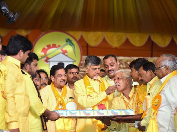 బీజేపీ ఏం చేయలేక కొత్త నటులను రంగంలోకి దింపుతోంది