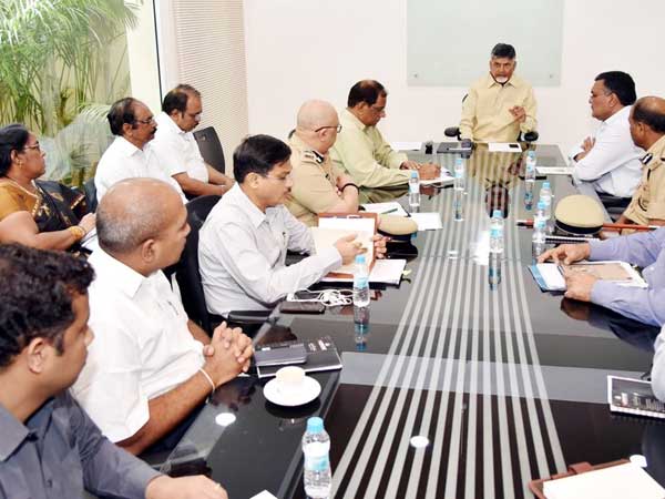 Ap chief minister Chandrababunadiu visits Mantur vilage Ap chief minister Chandrababunadiu visits Mantur vilage
