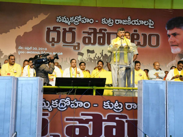 తప్పుడు కేసులు పెడతారు