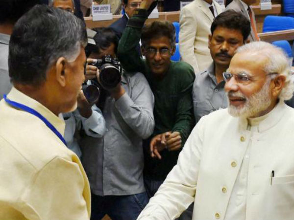 మోడీని విమర్శించాలా, నన్నా?