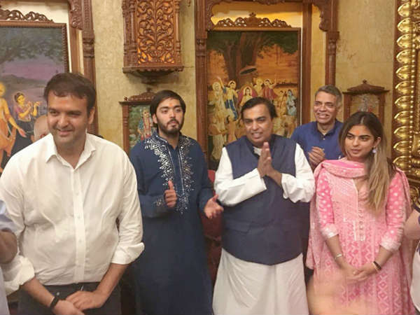 ప్రముఖుల హాజరు