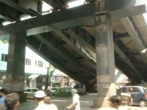 12 Dead, Many Trapped As Under Construction Flyover Collapses In Varanasi 12 Dead, Many Trapped As Under Construction Flyover Collapses In Varanasi