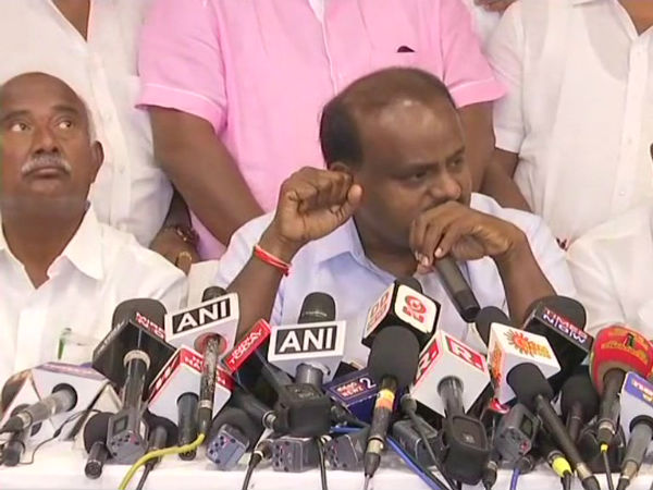 Kumarasamy claims, BJP offerer Rs.100 Crore for his MLA to switch sides Kumarasamy claims, BJP offerer Rs.100 Crore for his MLA to switch sides