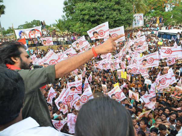 పవన్ భద్రతా సిబ్బందిలో పలువురికి గాయాలు