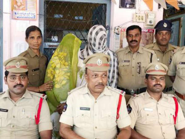 Father arrested for molesting own daughter for 3 years...Mother too Father arrested for molesting own daughter for 3 years...Mother too