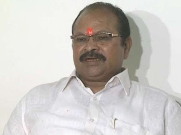 వెంకయ్యను ఊరూరా తిప్పి సన్మానించారుగా