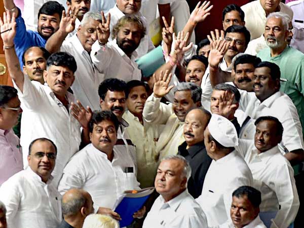 4 Congress MLAs are out of reach: cong worried 4 Congress MLAs are out of reach: cong worried