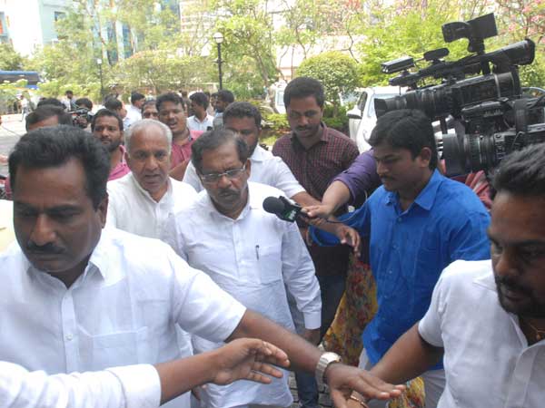 karnataka mlas bus tour came to hyderabad and went to taj krishna karnataka mlas bus tour came to hyderabad and went to taj krishna