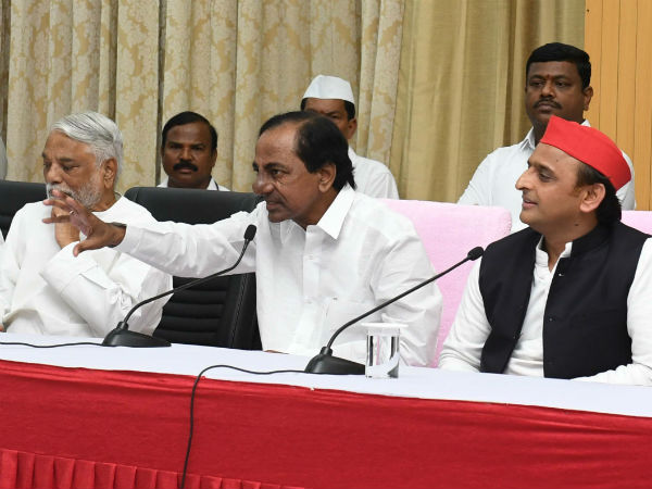 తెలంగాణలో బస్సుయాత్ర