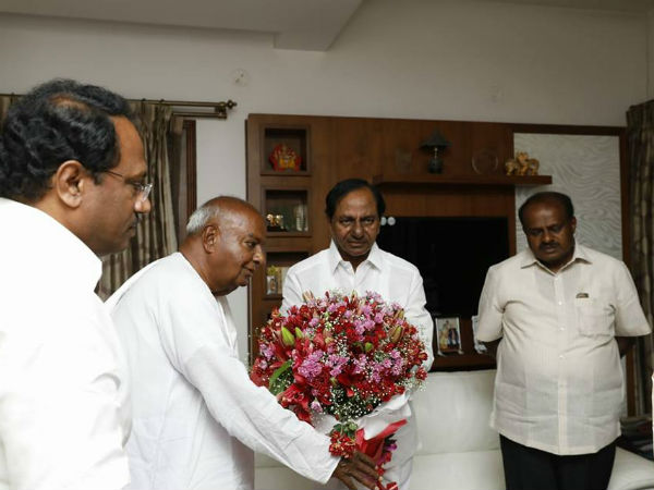 ఆ రాష్ట్రాల్లో అలా, తెలంగాణలో ఇలా