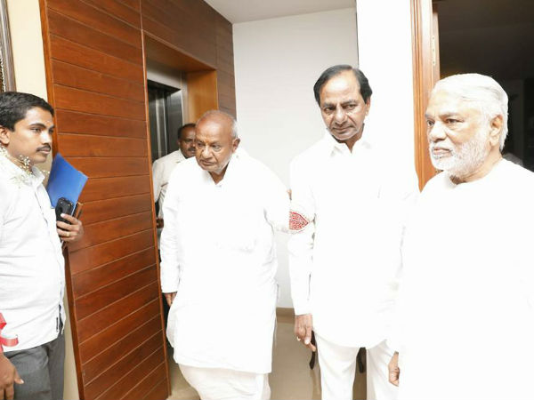 కుమారస్వామి, కేసీఆర్ ఏకాంత చర్చలు