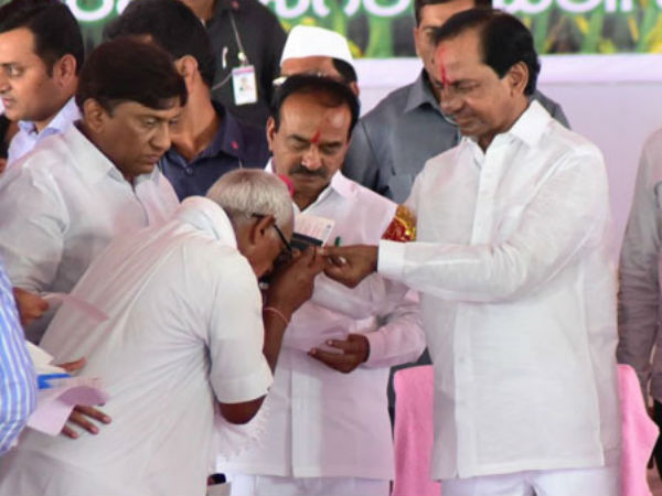 అగ్రవర్ణాల పేదలను ఆదుకుంటాం