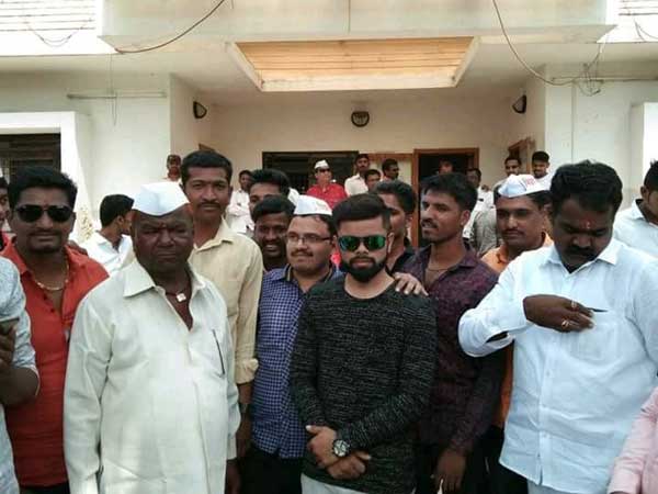 Gram Panchayat Candidate Promises Virat Kohli As Chief Guest, Brings Lookalike Instead Gram Panchayat Candidate Promises Virat Kohli As Chief Guest, Brings Lookalike Instead