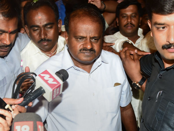 Beware the steps of Vidhan Soudha: No CM who took oath here has completed his term Beware the steps of Vidhan Soudha: No CM who took oath here has completed his term