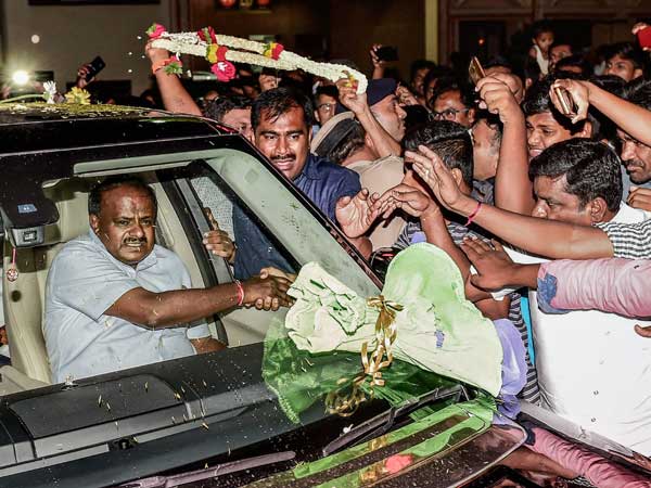 వీవీఐపీలు హాజరు