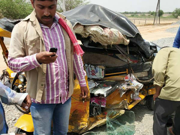 నుజ్జునుజ్జయిన ఆటో..: