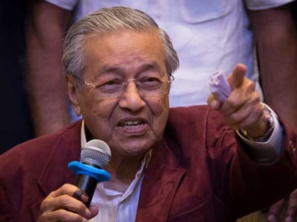 Malaysias Mahathir Mohamad on course to be worlds oldest elected leader Malaysias Mahathir Mohamad on course to be worlds oldest elected leader