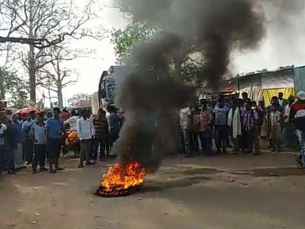 నచ్చజెప్పేందుకు...నేతల ప్రయత్నాలు