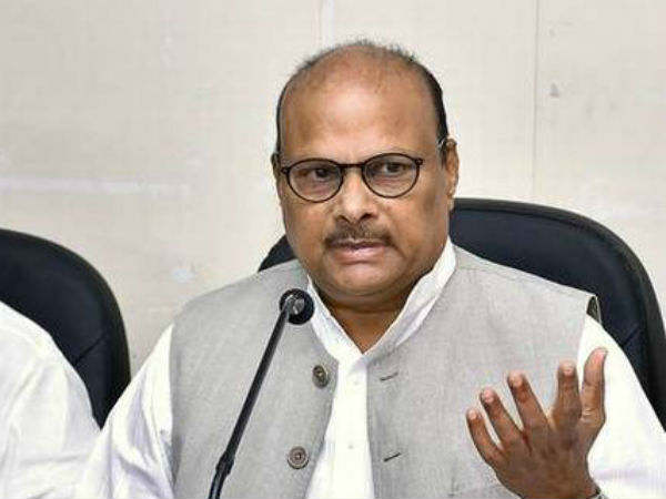దిమ్మతిరిగి...ఆ యాడ్స్