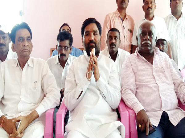 mla durgam chinnaiah apologies journalist mla durgam chinnaiah apologies journalist